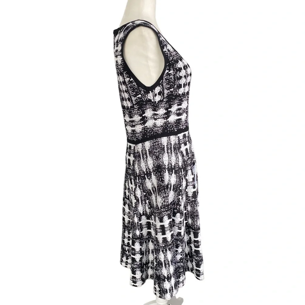 Carmen Marc Valvo Stretch Knit Sweater Midi Dress Black White Print Medium